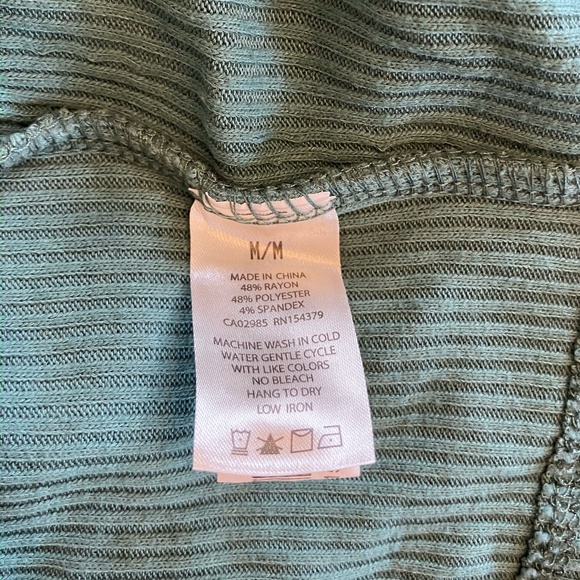 Aeropostale Women's Green V-Neck Ribbed Sweater - Picture 4 of 5